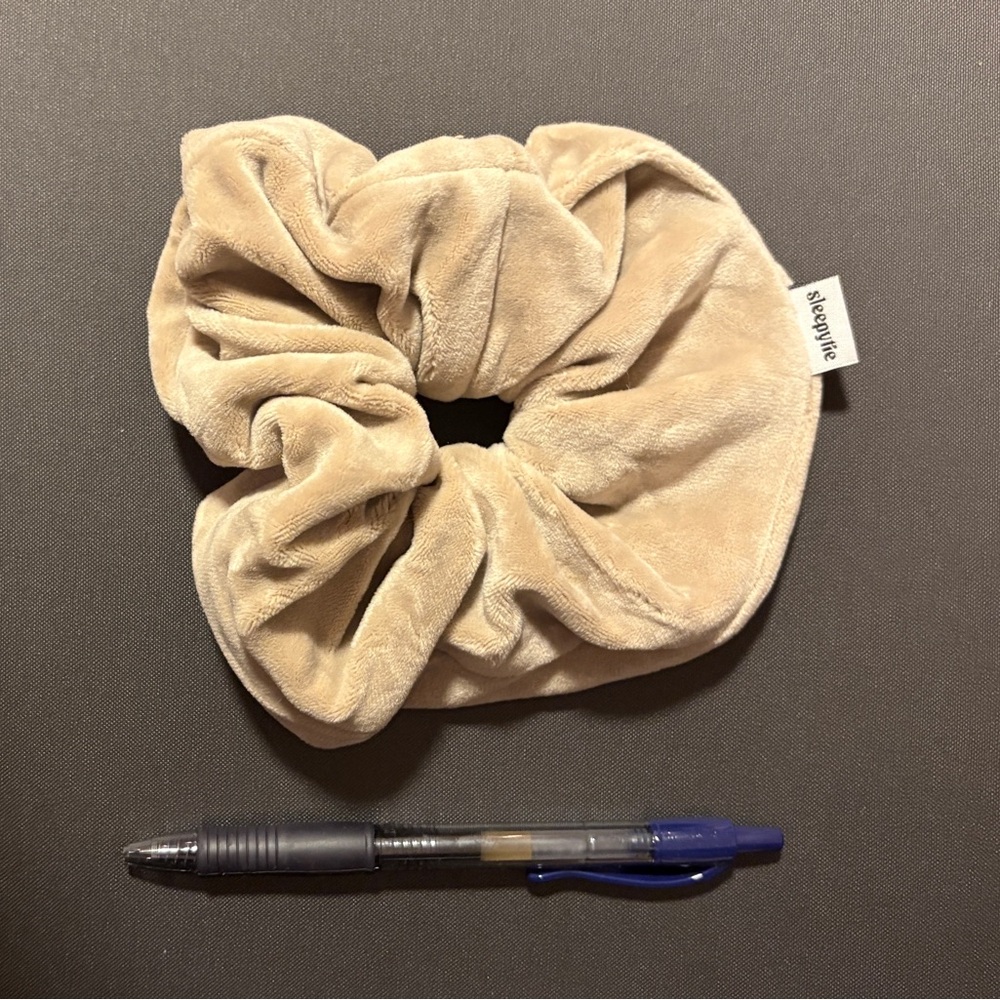 NWOT Sleepytie Jumbo Scrunchie - Cream Velvet/Velour